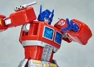 Revoltech Optimus Prime - The Transformers