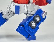 Revoltech Optimus Prime - The Transformers